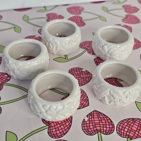 None Other - Vintage White Ceramic Floral Napkin Rings Set of 5 Table Decor Cottage Core‎